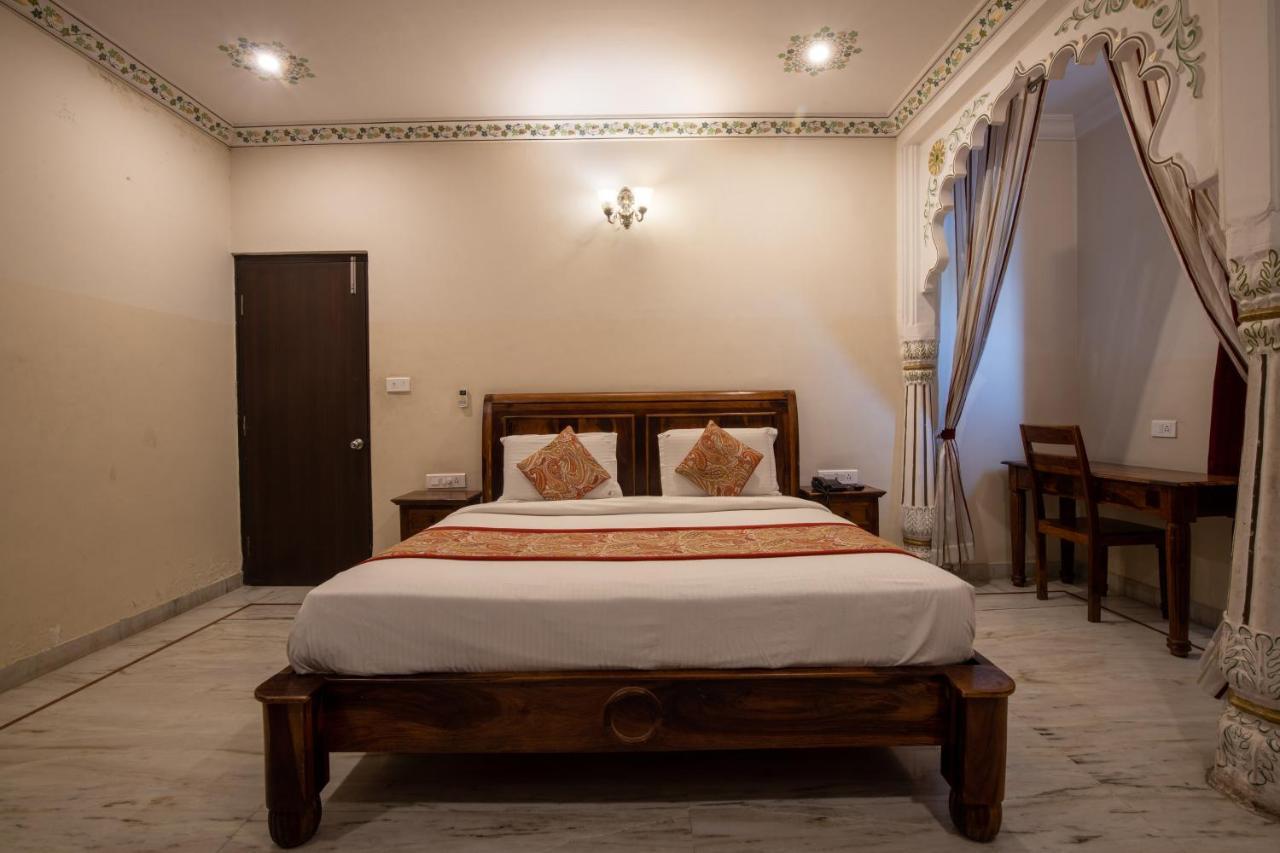 Hotel Royal Pratap Niwas Ουνταϊπούρ Εξωτερικό φωτογραφία