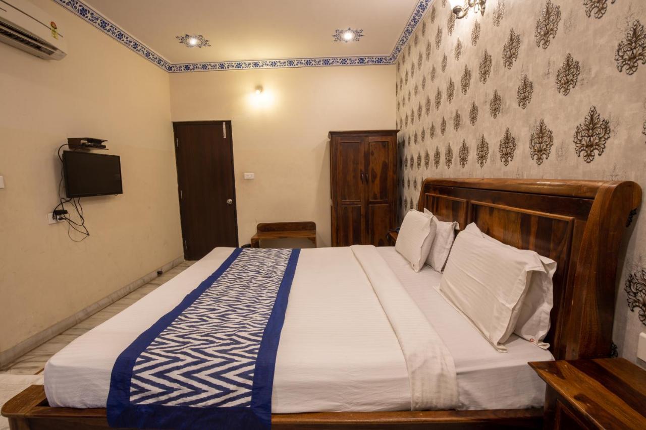 Hotel Royal Pratap Niwas Ουνταϊπούρ Εξωτερικό φωτογραφία