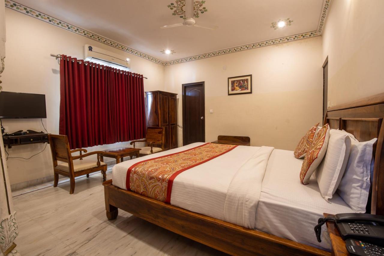 Hotel Royal Pratap Niwas Ουνταϊπούρ Εξωτερικό φωτογραφία