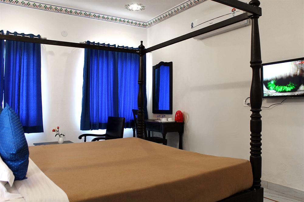 Hotel Royal Pratap Niwas Ουνταϊπούρ Εξωτερικό φωτογραφία