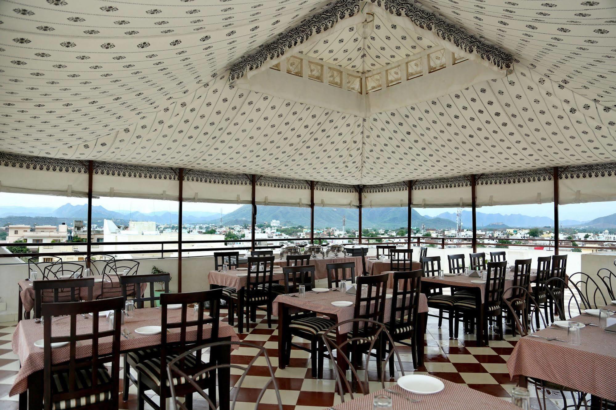 Hotel Royal Pratap Niwas Ουνταϊπούρ Εξωτερικό φωτογραφία