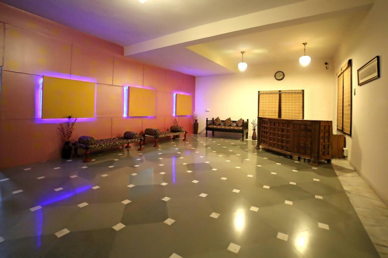 Hotel Royal Pratap Niwas Ουνταϊπούρ Εξωτερικό φωτογραφία