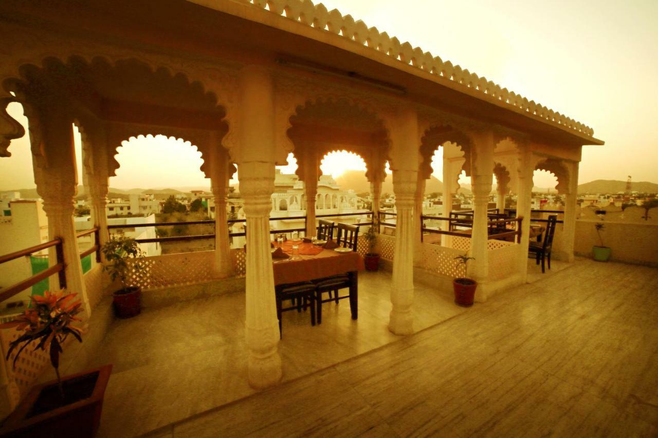 Hotel Royal Pratap Niwas Ουνταϊπούρ Εξωτερικό φωτογραφία