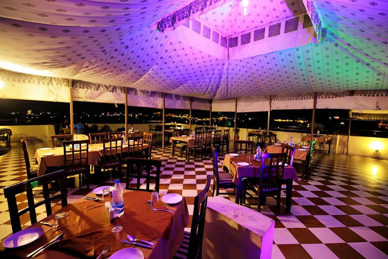 Hotel Royal Pratap Niwas Ουνταϊπούρ Εξωτερικό φωτογραφία