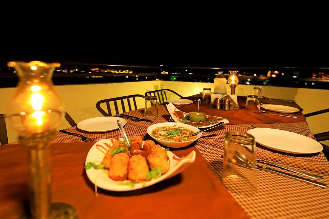 Hotel Royal Pratap Niwas Ουνταϊπούρ Εξωτερικό φωτογραφία